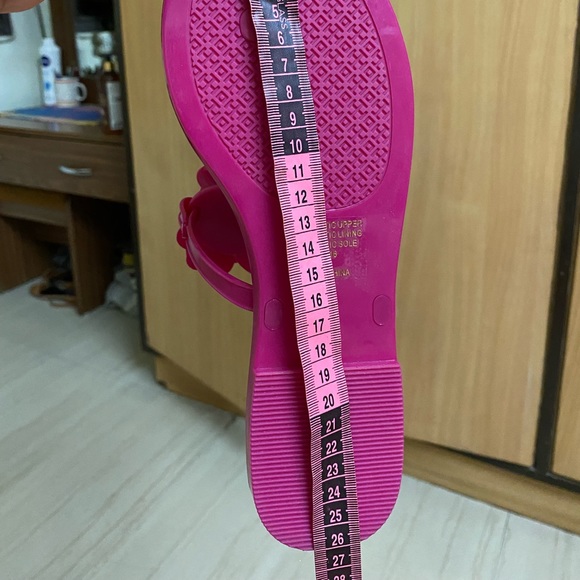 Tory Burch flip flop flats - Picture 7 of 9